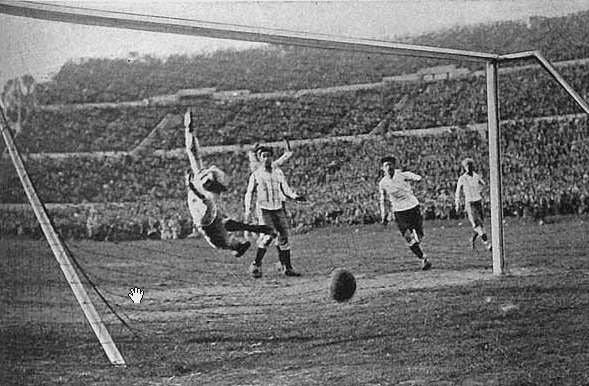 Gol do Uruguai contra a Argentina, final da Copa do Mundo de 1930