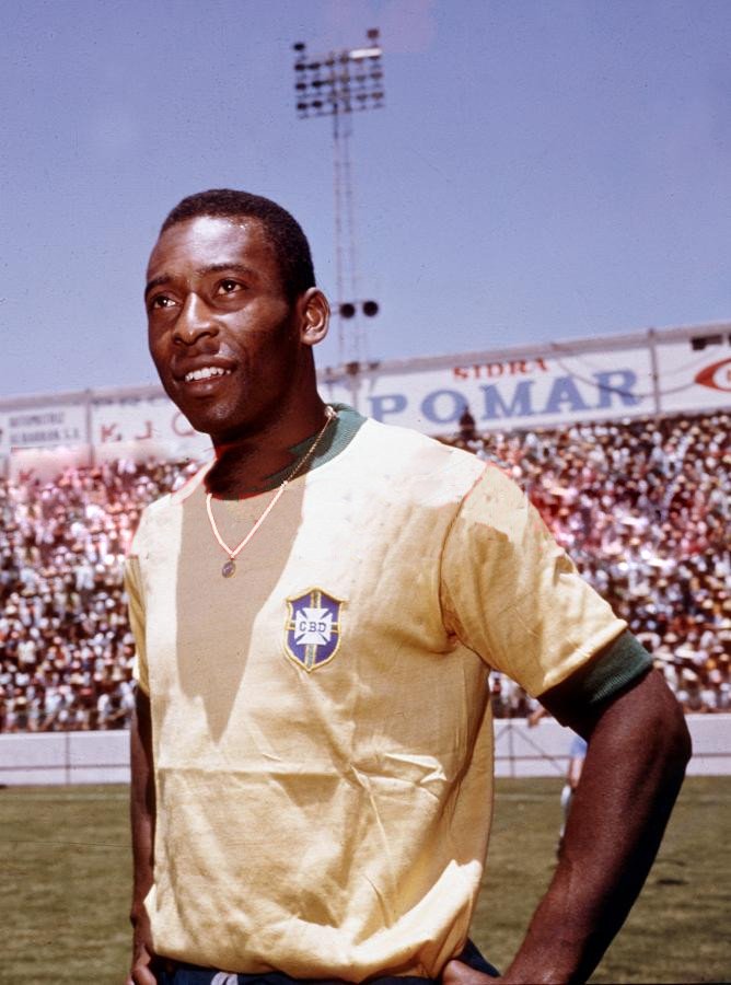 Pelé com a camisa da seleção brasileira